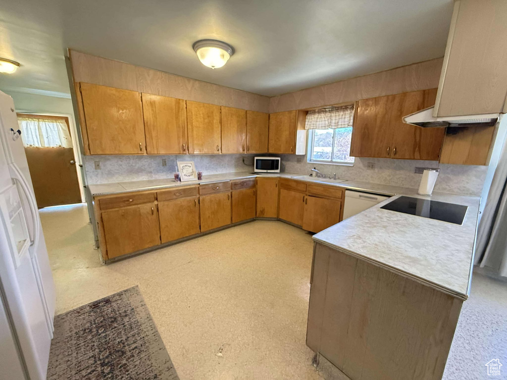 Kitchen with sink and white appliances