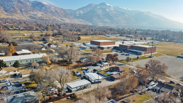 Aerial view with a mountain view
