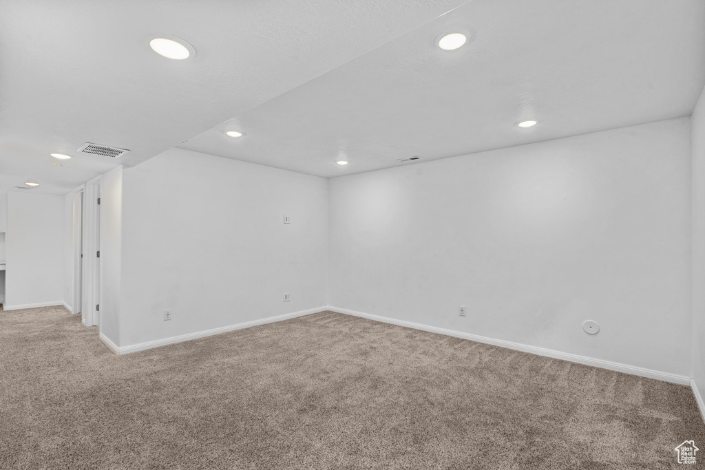 Unfurnished room with carpet flooring