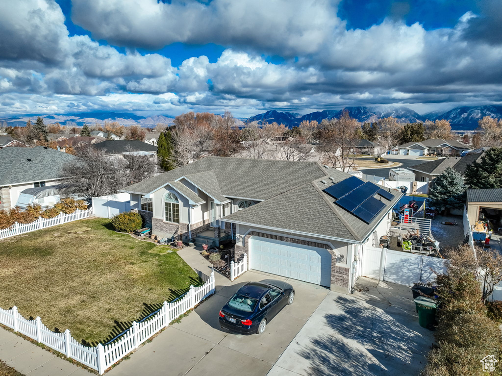 Birds eye view of property featuring a mountain view