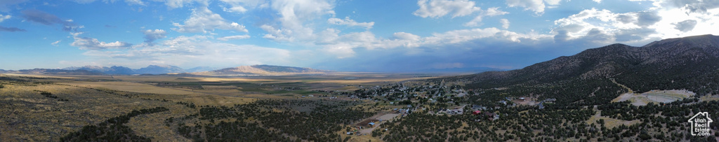 View of mountain feature