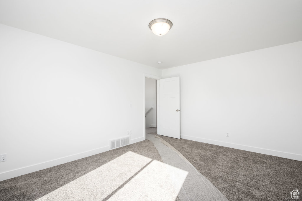 Unfurnished room with carpet