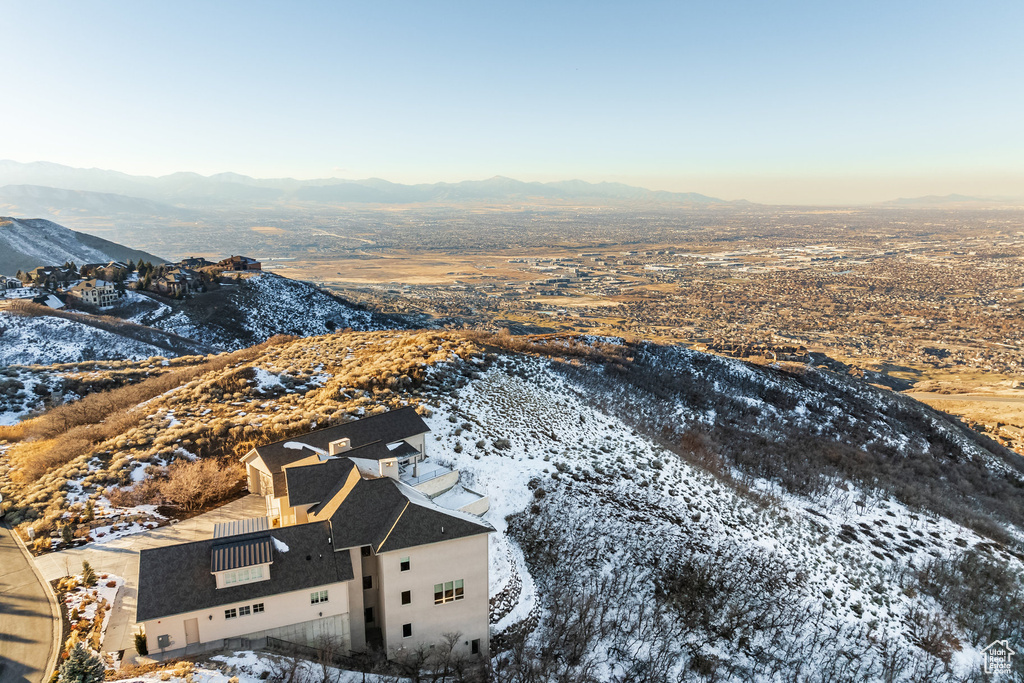 Snowy aerial view featuring a mountain view