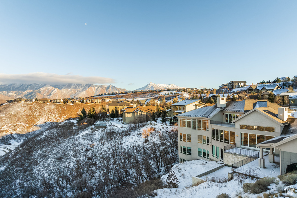 Snowy aerial view featuring a mountain view
