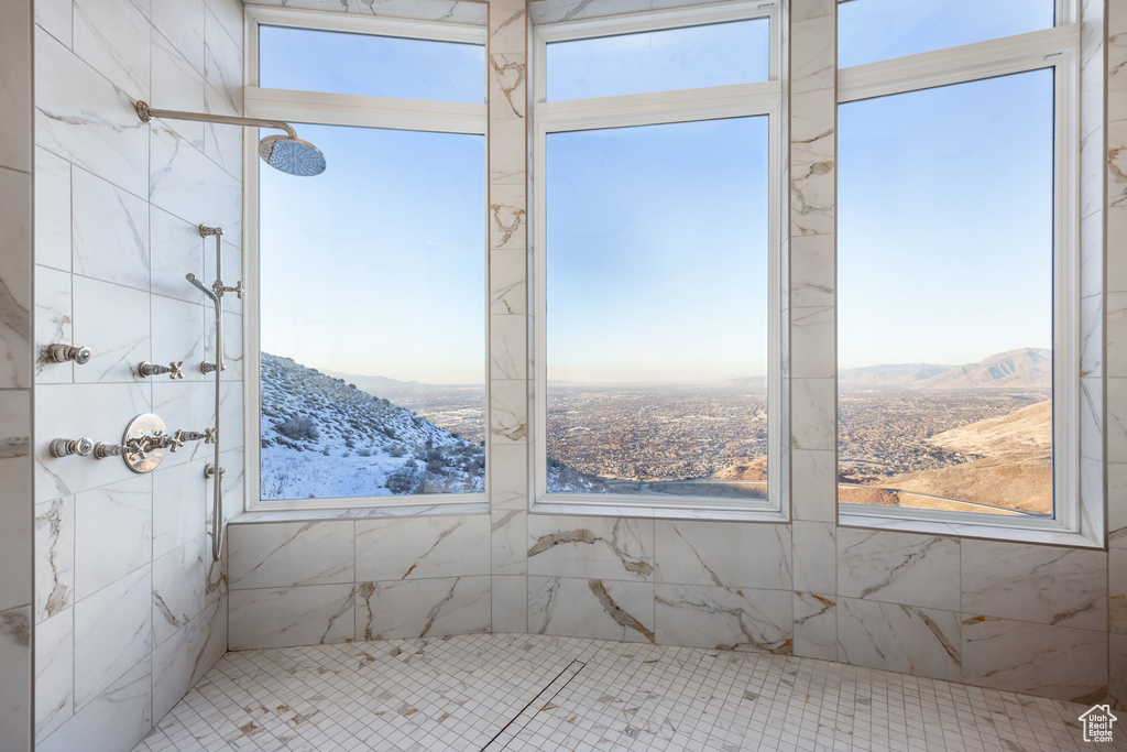 Interior space featuring a mountain view and a tile shower