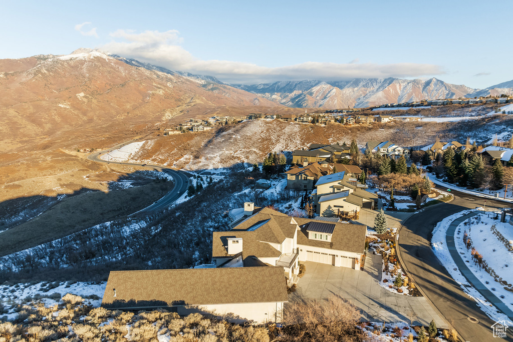 Snowy aerial view with a mountain view