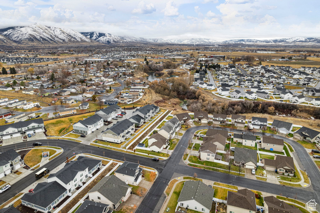 Aerial view with a mountain view