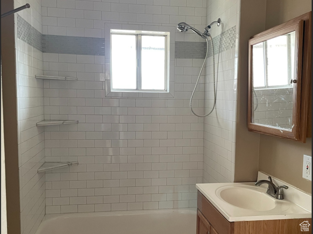 Full bathroom with a healthy amount of sunlight, toilet, and tiled shower / bath