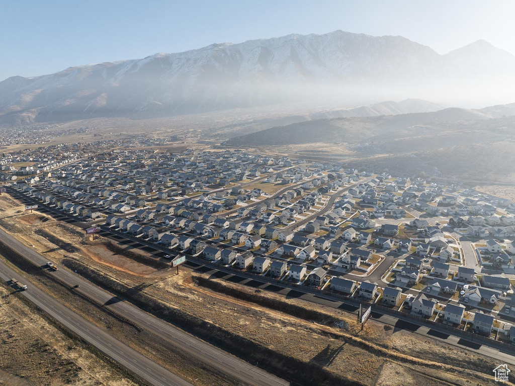 Drone / aerial view featuring a mountain view