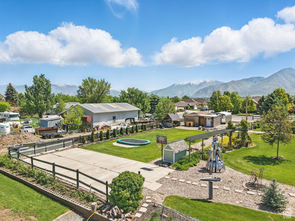 View of home's community with a mountain view