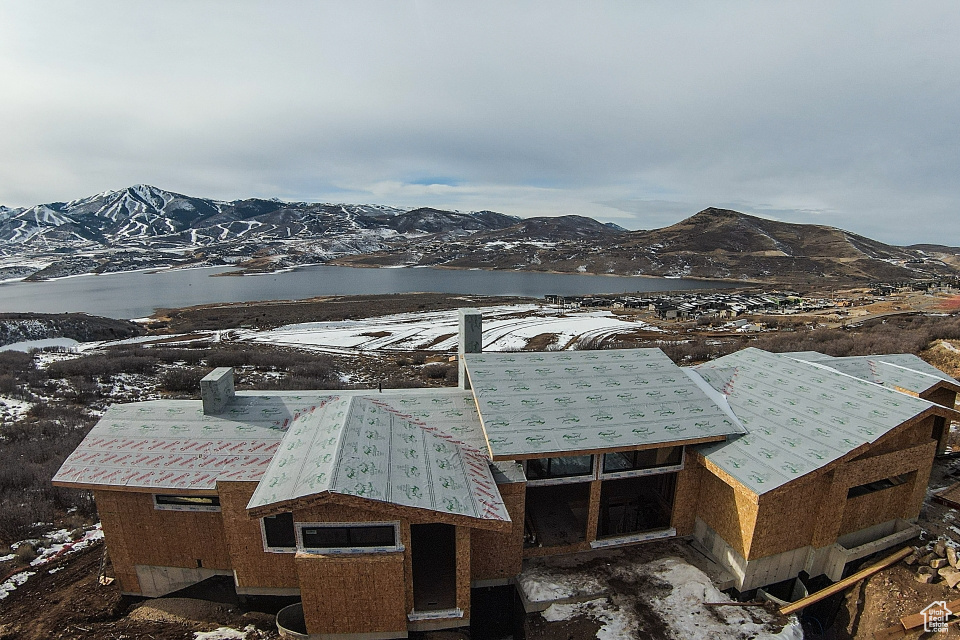 Bird\'s eye view featuring a mountain view