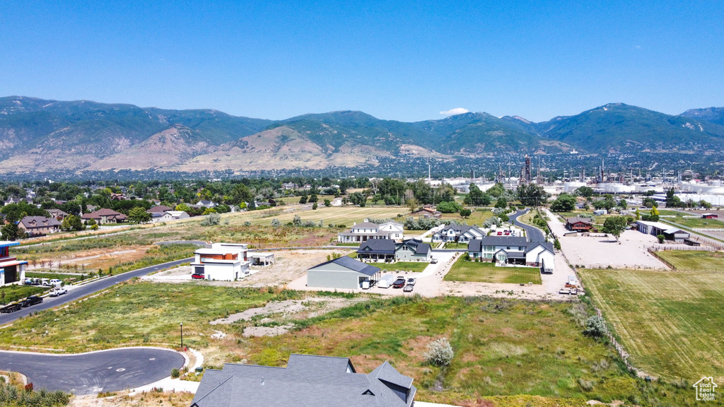 Aerial view with a mountain view