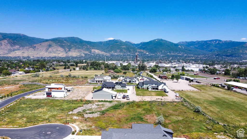 Aerial view with a mountain view