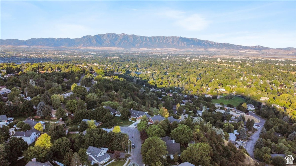 Bird\'s eye view featuring a mountain view