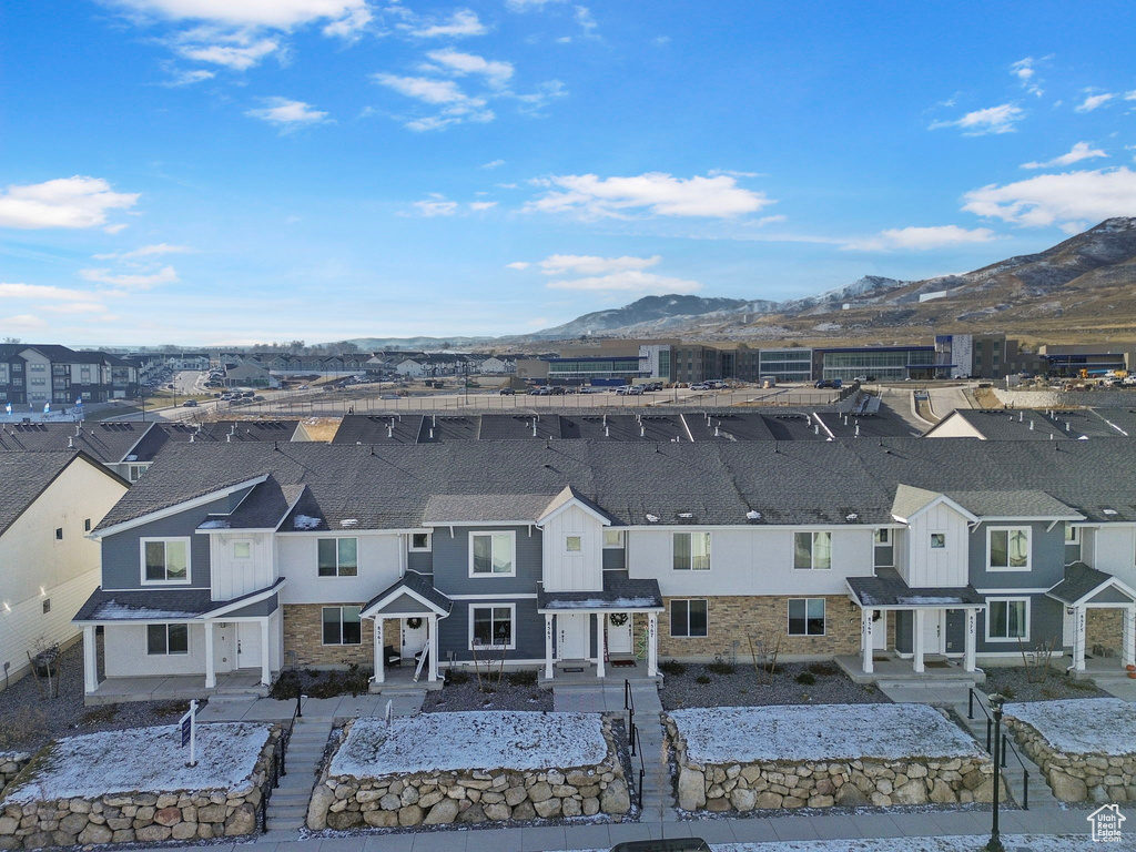 Drone / aerial view featuring a mountain view