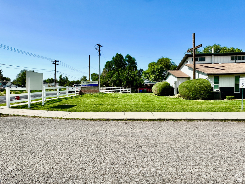View of yard with cooling unit