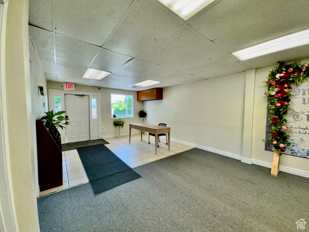 Building lobby featuring a drop ceiling