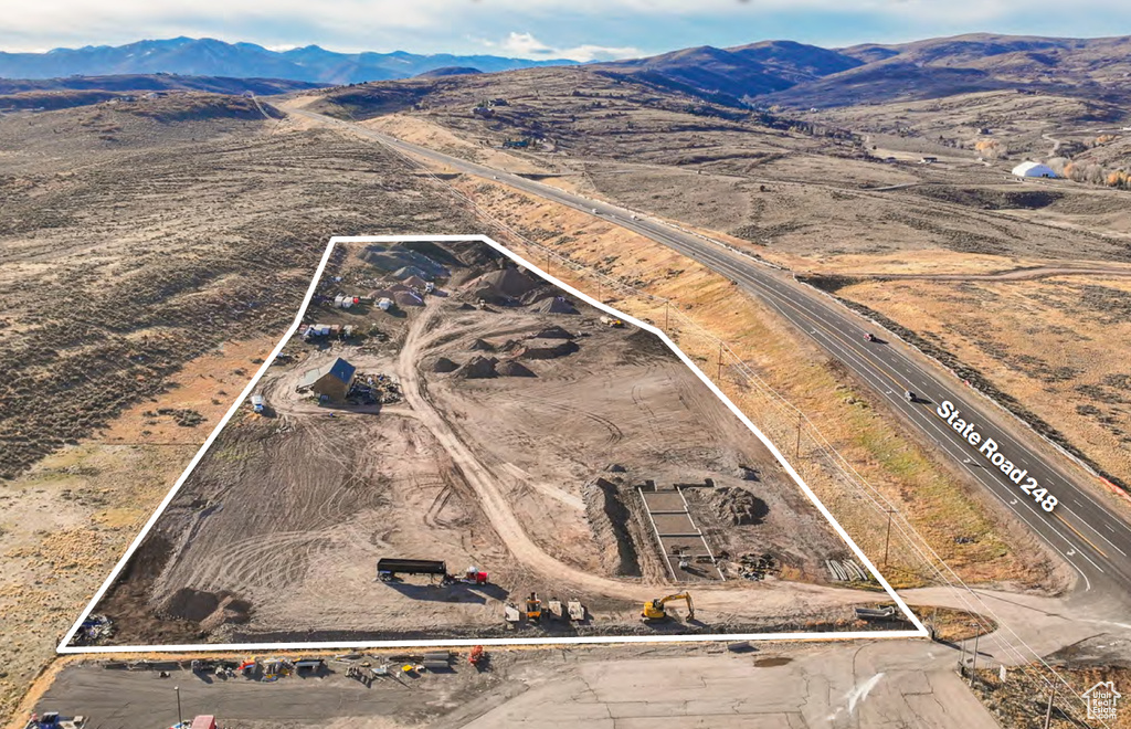 Drone / aerial view featuring a mountain view