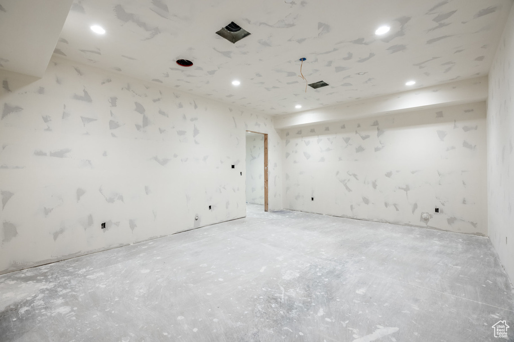 Spare room featuring recessed lighting