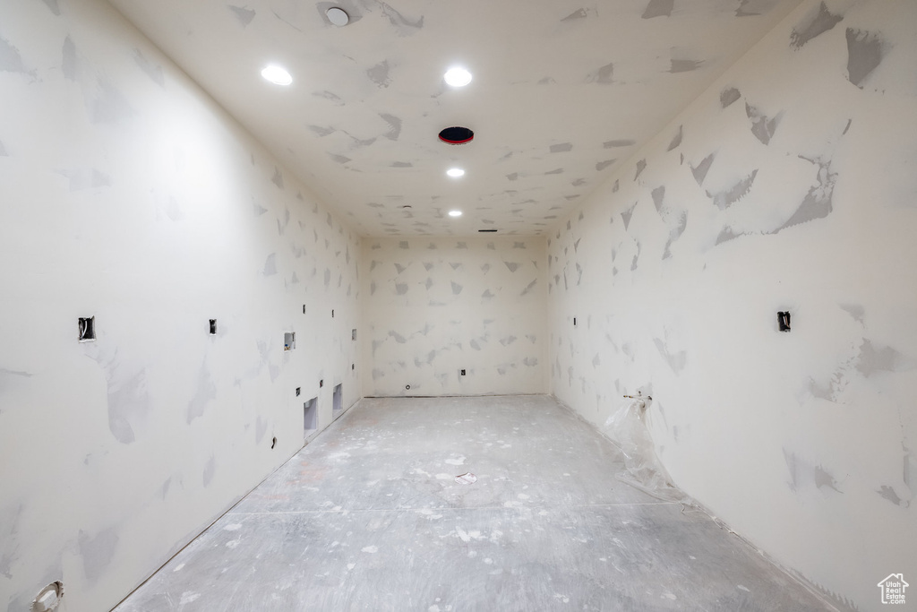 Empty room with recessed lighting