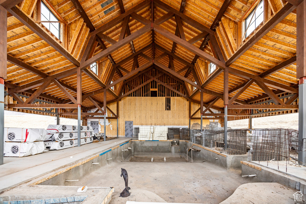 Misc room featuring vaulted ceiling