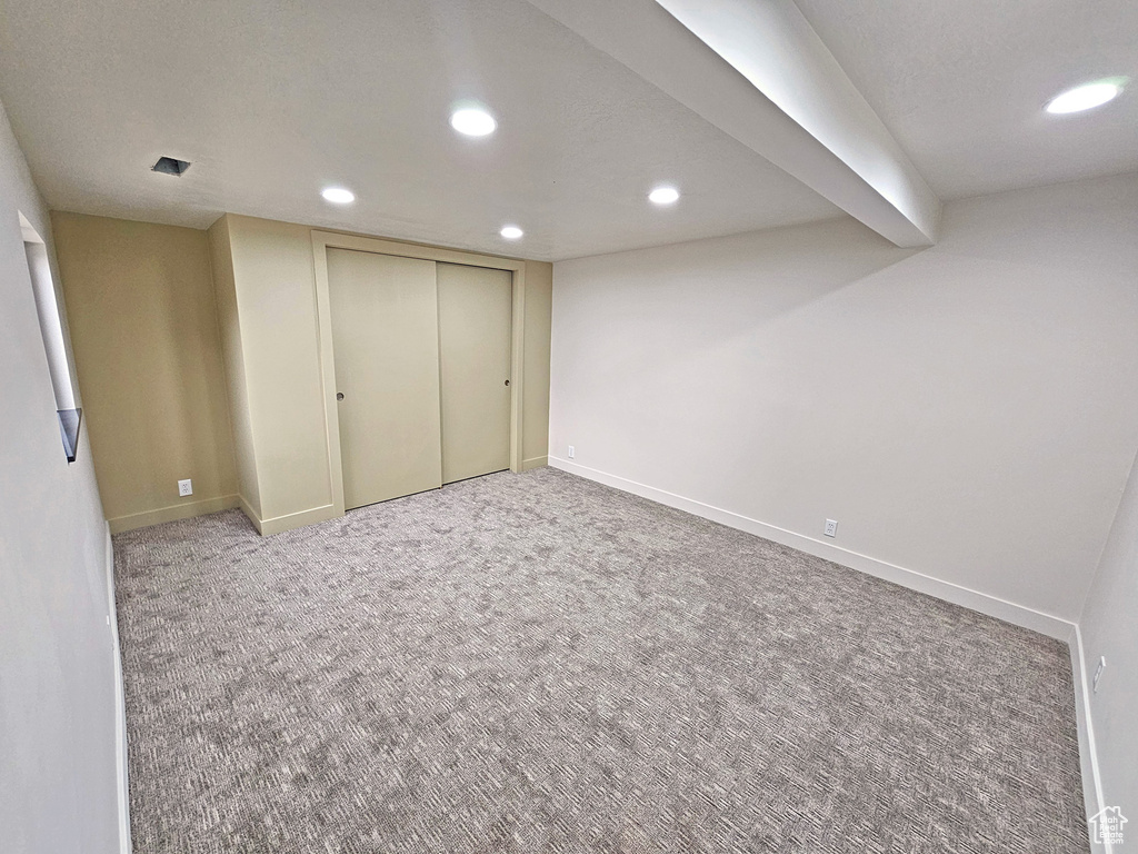 Unfurnished bedroom with carpet flooring and a closet