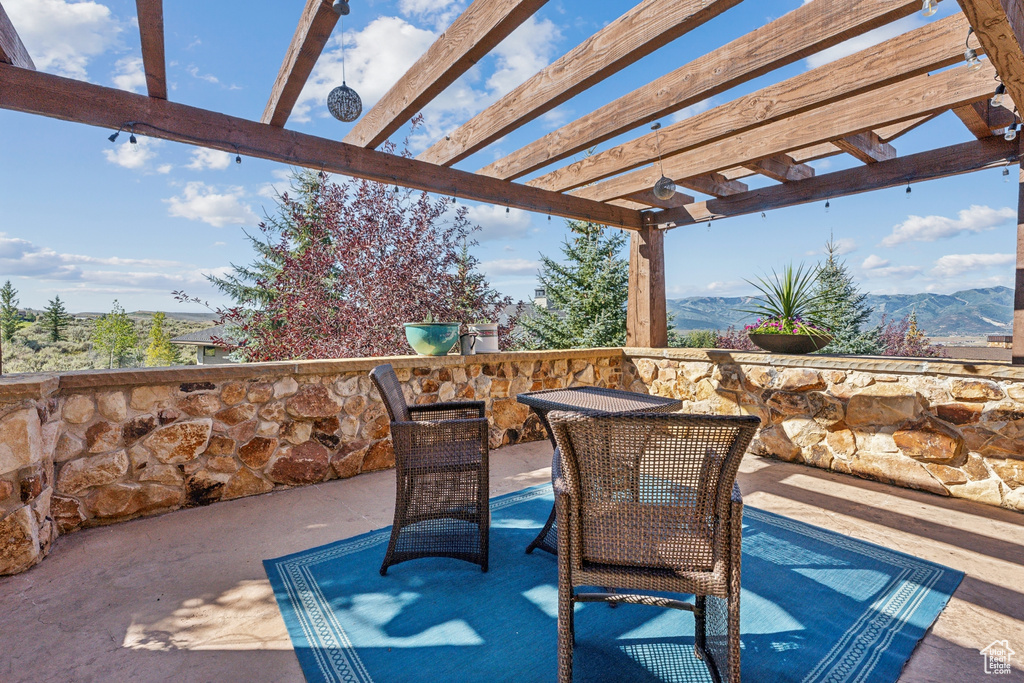 View of patio / terrace with a pergola and a mountain view