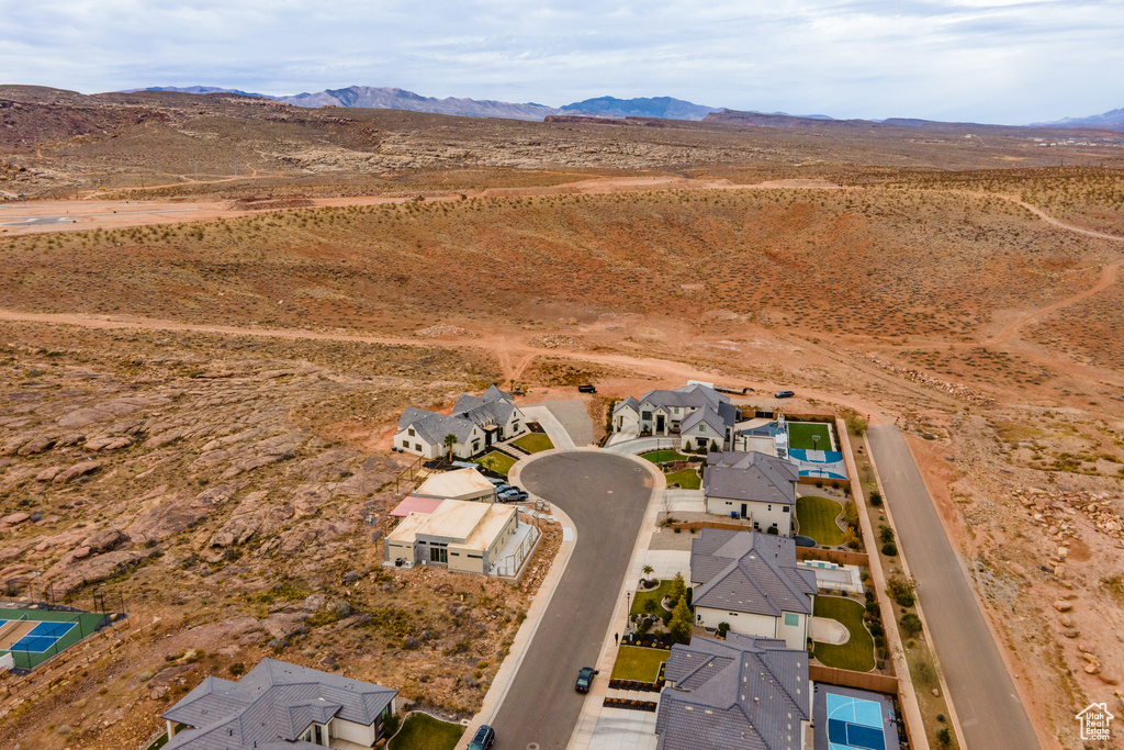 Aerial view with a mountain view