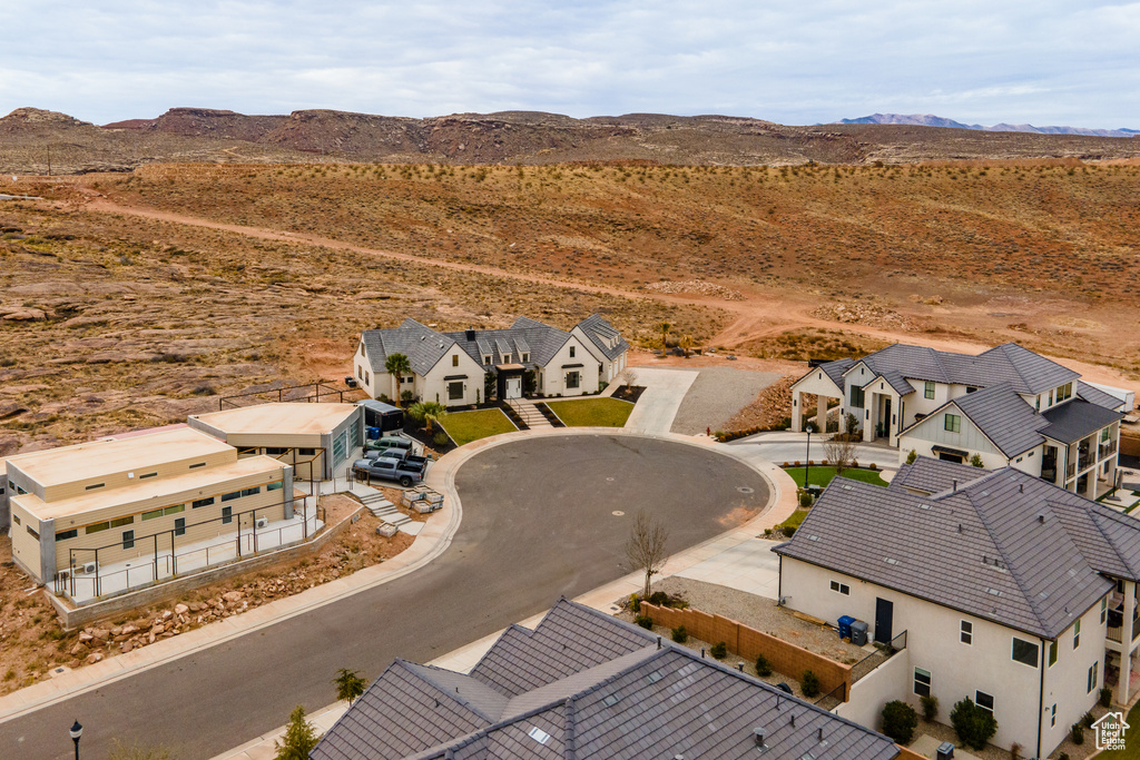 Aerial view with a mountain view