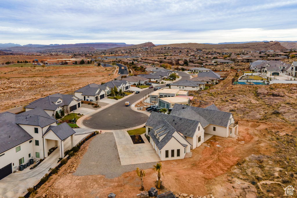 Birds eye view of property featuring a mountain view