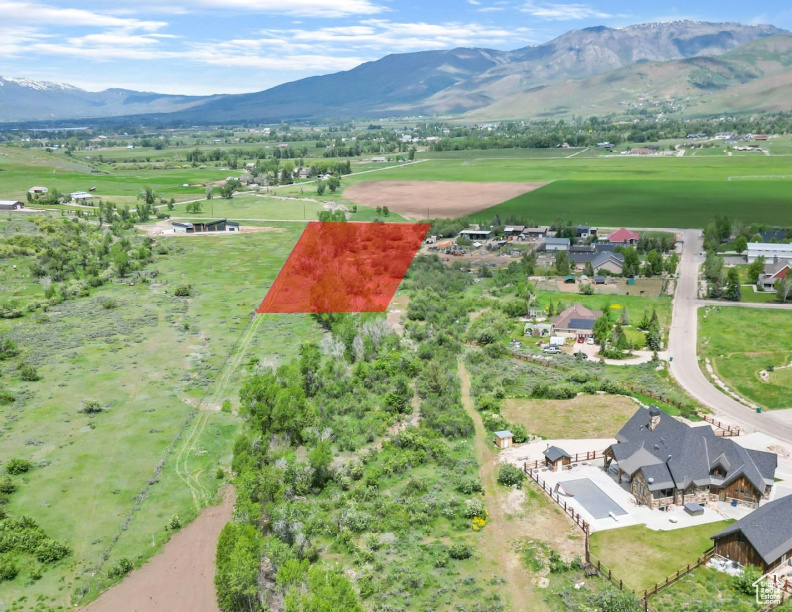 Drone / aerial view featuring a mountain view