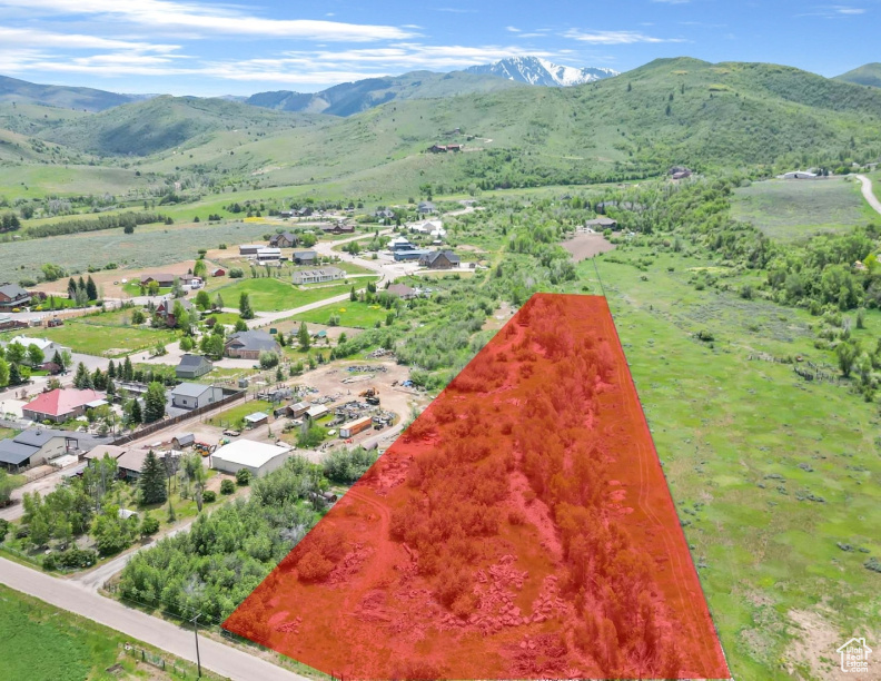 Aerial view with a mountain view