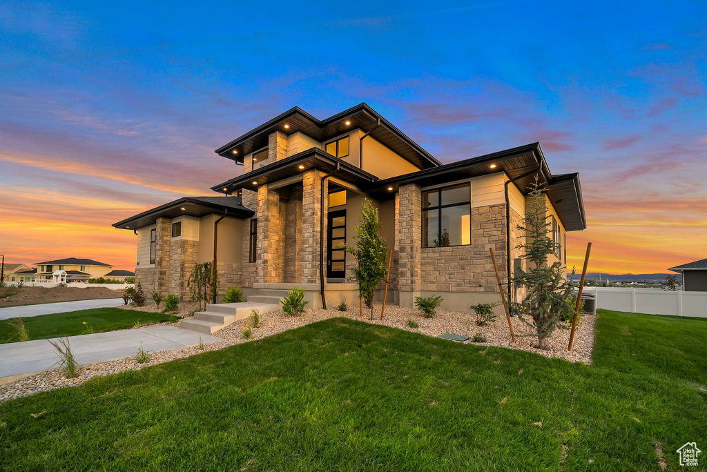 View of front of property featuring a lawn