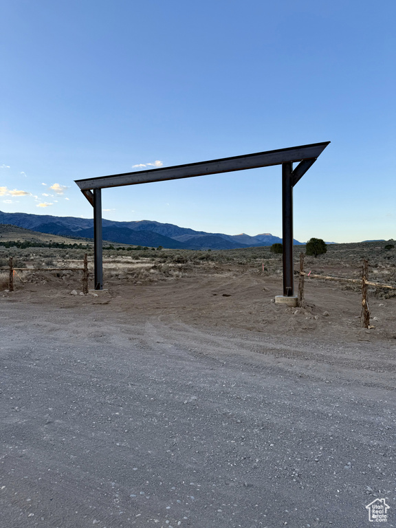 View of yard featuring a mountain view