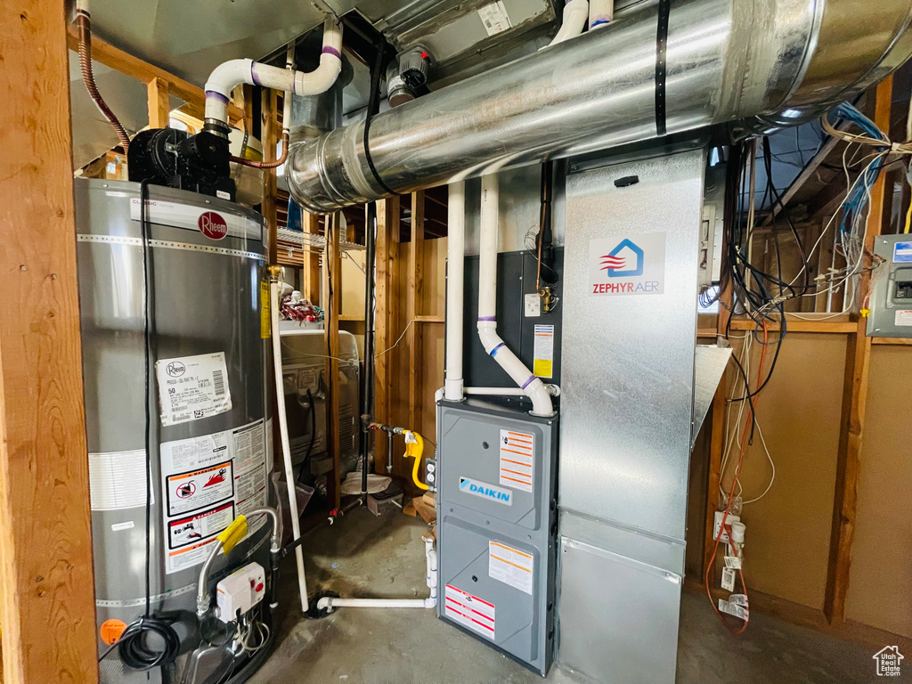 Utility room with heating unit and gas water heater