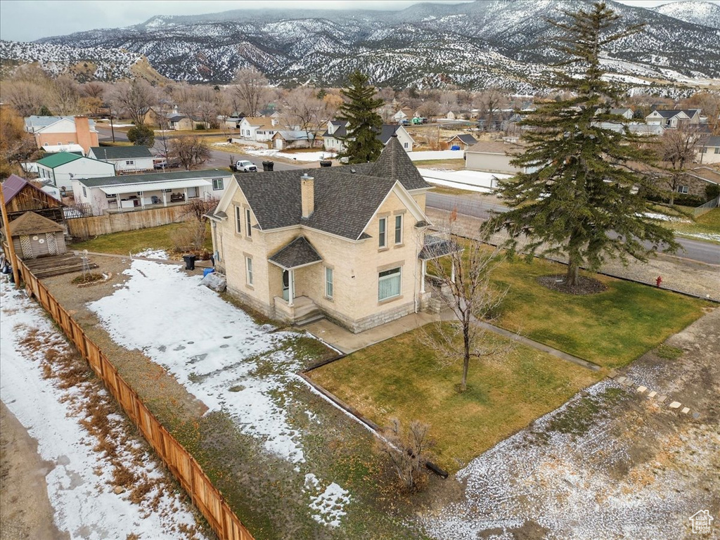 Snowy aerial view with a mountain view