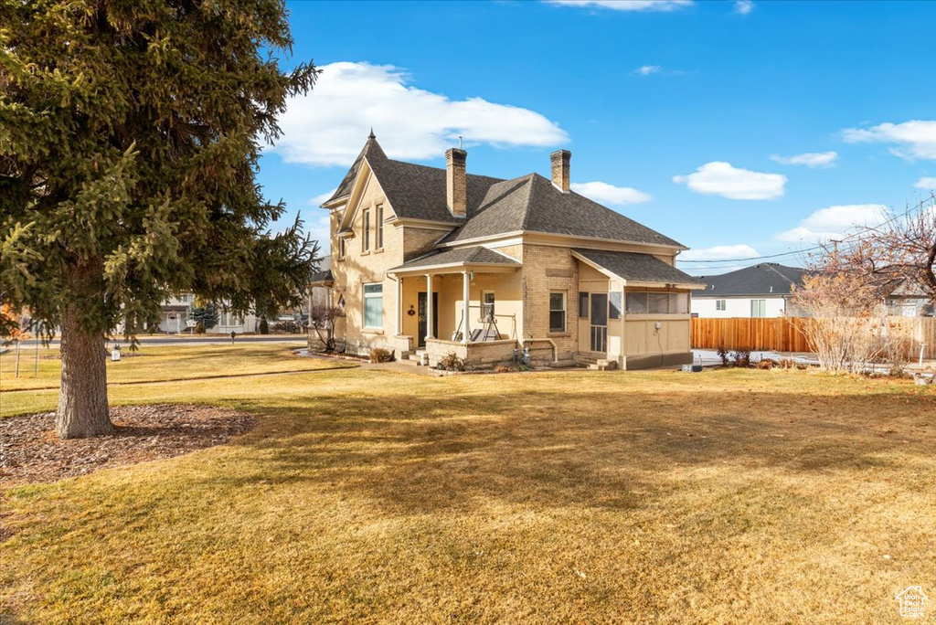 View of front of property featuring a front yard