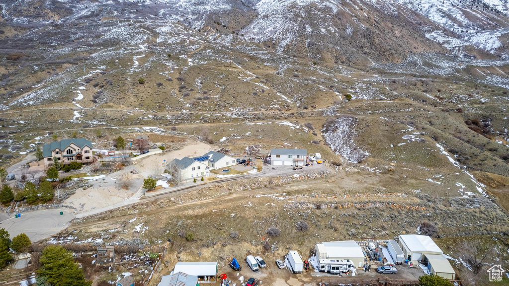 Bird's eye view with a mountain view