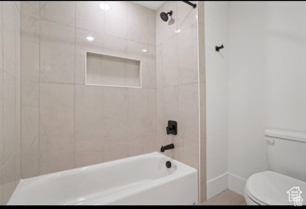 Bathroom featuring toilet and tiled shower / bath