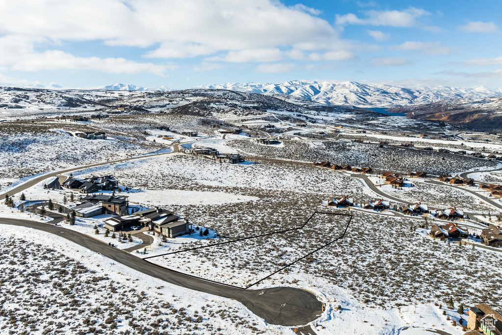 Snowy aerial view with a mountain view