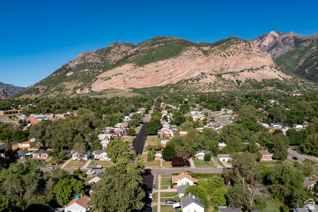 Bird's eye view featuring a mountain view