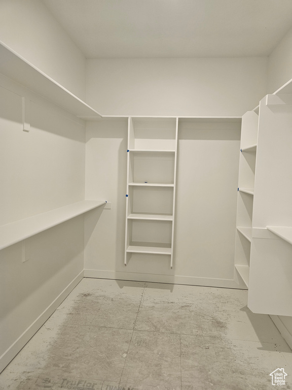 View of walk in closet