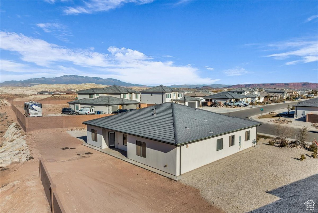 Drone / aerial view featuring a mountain view
