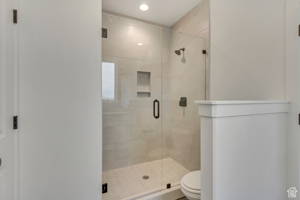 Full bath featuring a shower stall and recessed lighting