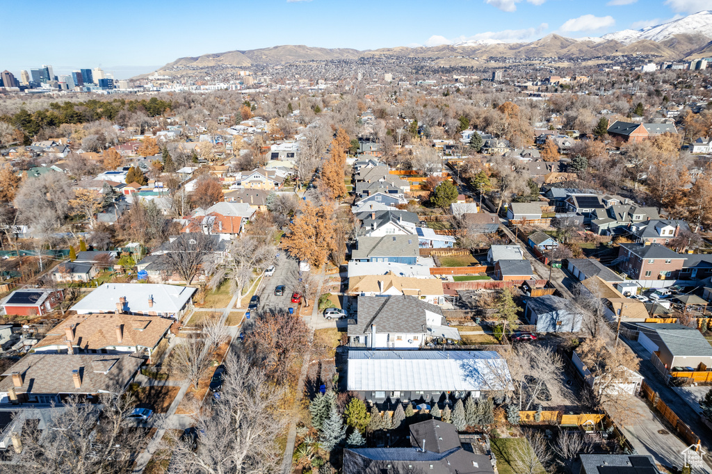 Aerial view with a mountain view