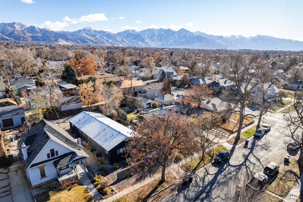 Aerial view with a mountain view