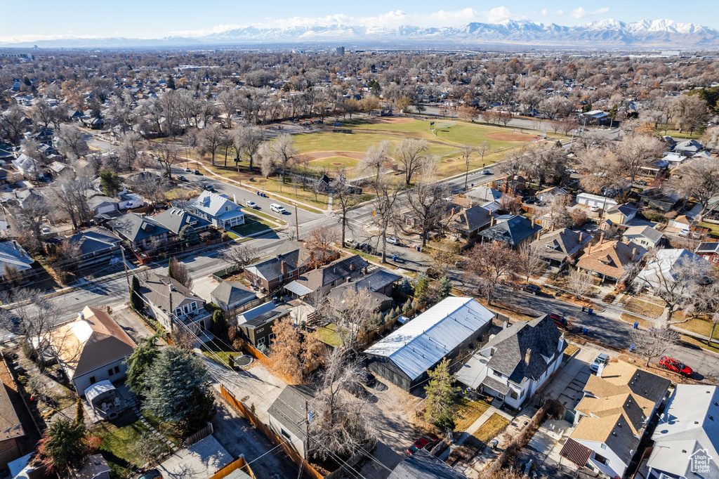 Aerial view with a mountain view