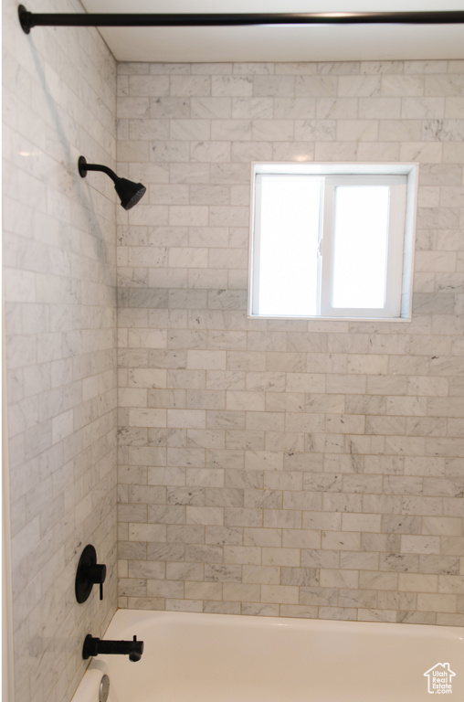 Bathroom featuring tiled shower / bath combo