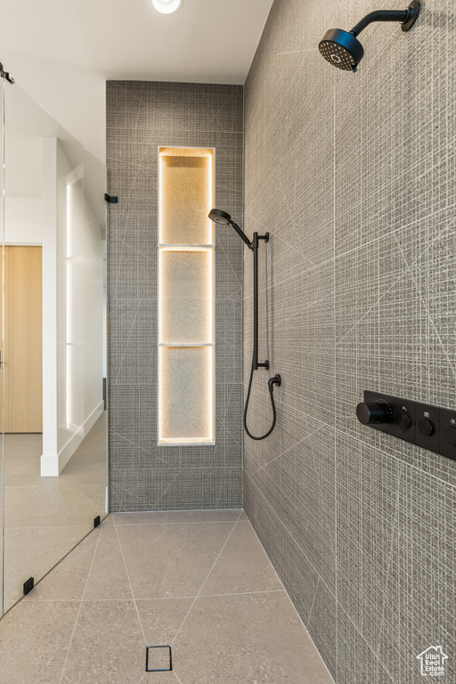 Bathroom with a tile shower