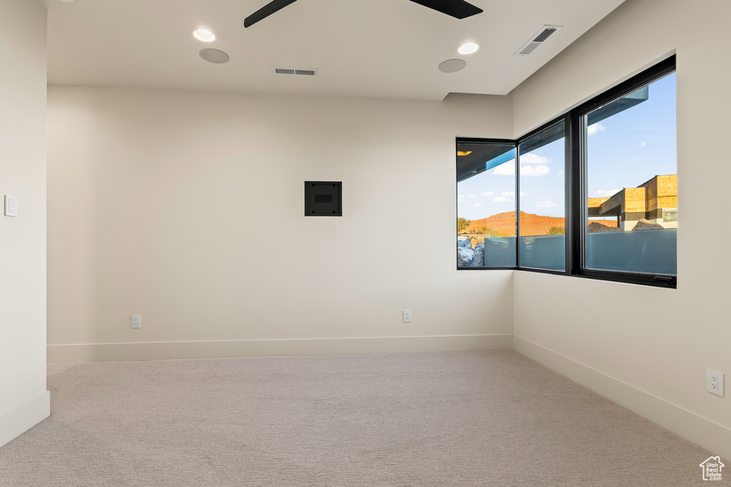 Carpeted spare room featuring a mountain view